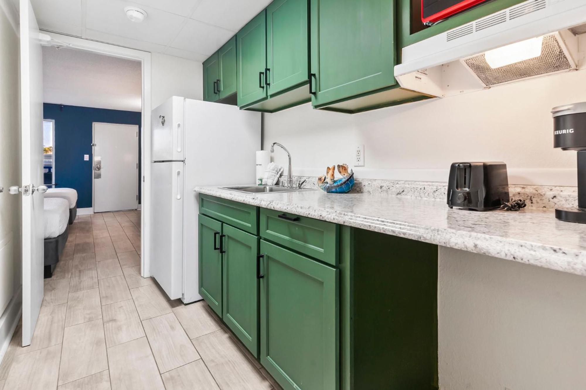 Recently Remodeled Double Queen Condo- Oceanfront Views! Boardwalk 135 Миртл-Бич Экстерьер фото