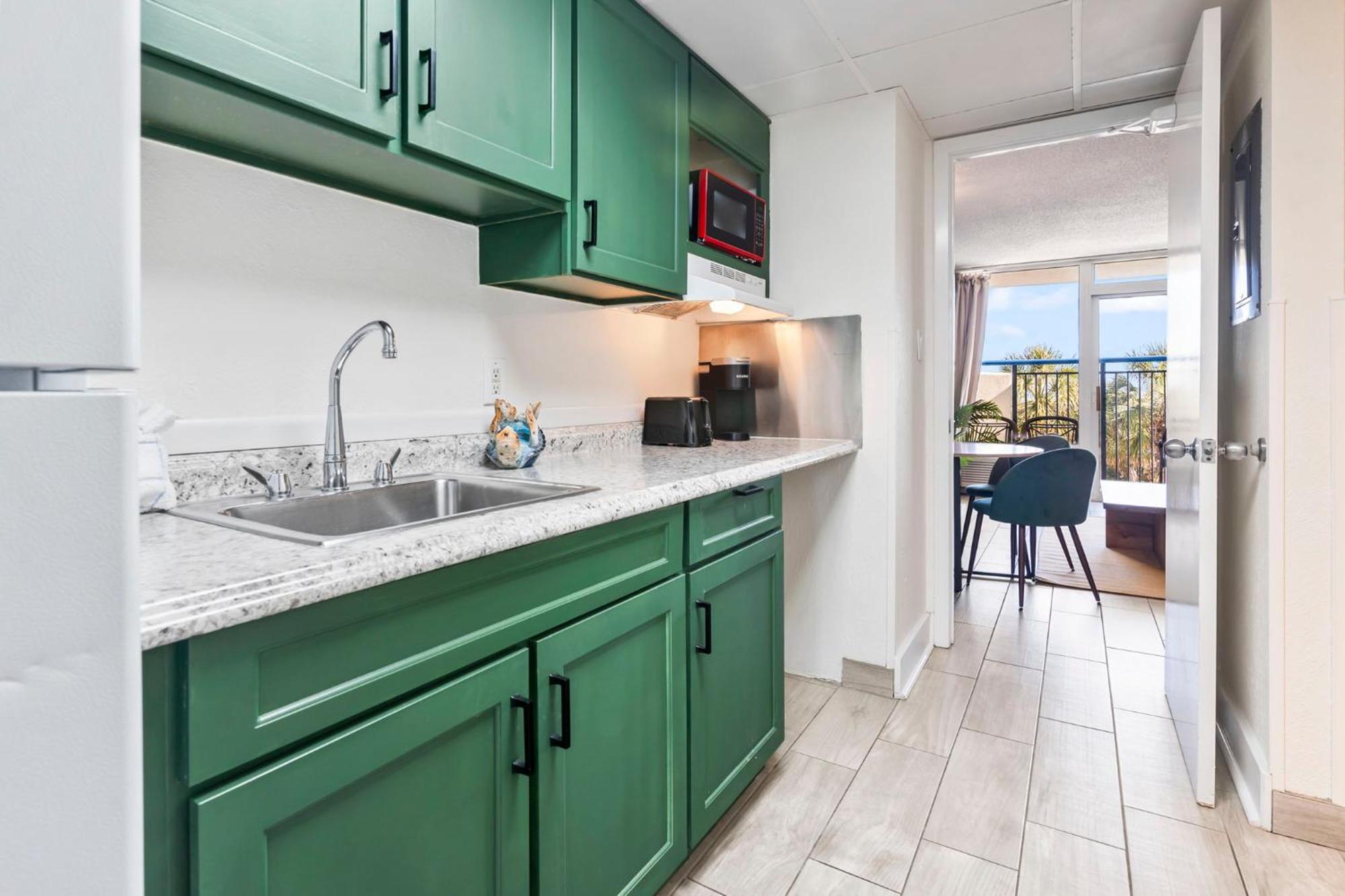 Recently Remodeled Double Queen Condo- Oceanfront Views! Boardwalk 135 Миртл-Бич Экстерьер фото