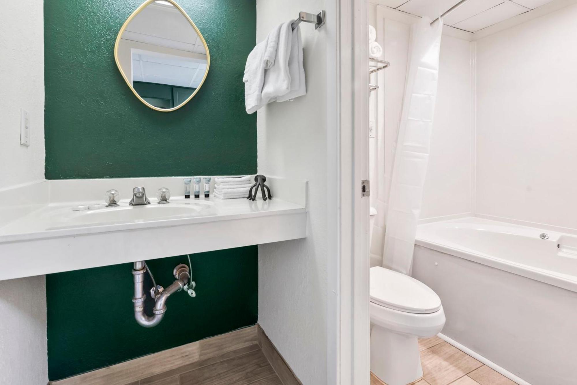 Recently Remodeled Double Queen Condo- Oceanfront Views! Boardwalk 135 Миртл-Бич Экстерьер фото