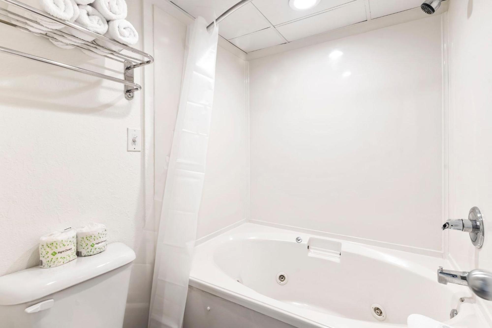 Recently Remodeled Double Queen Condo- Oceanfront Views! Boardwalk 135 Миртл-Бич Экстерьер фото
